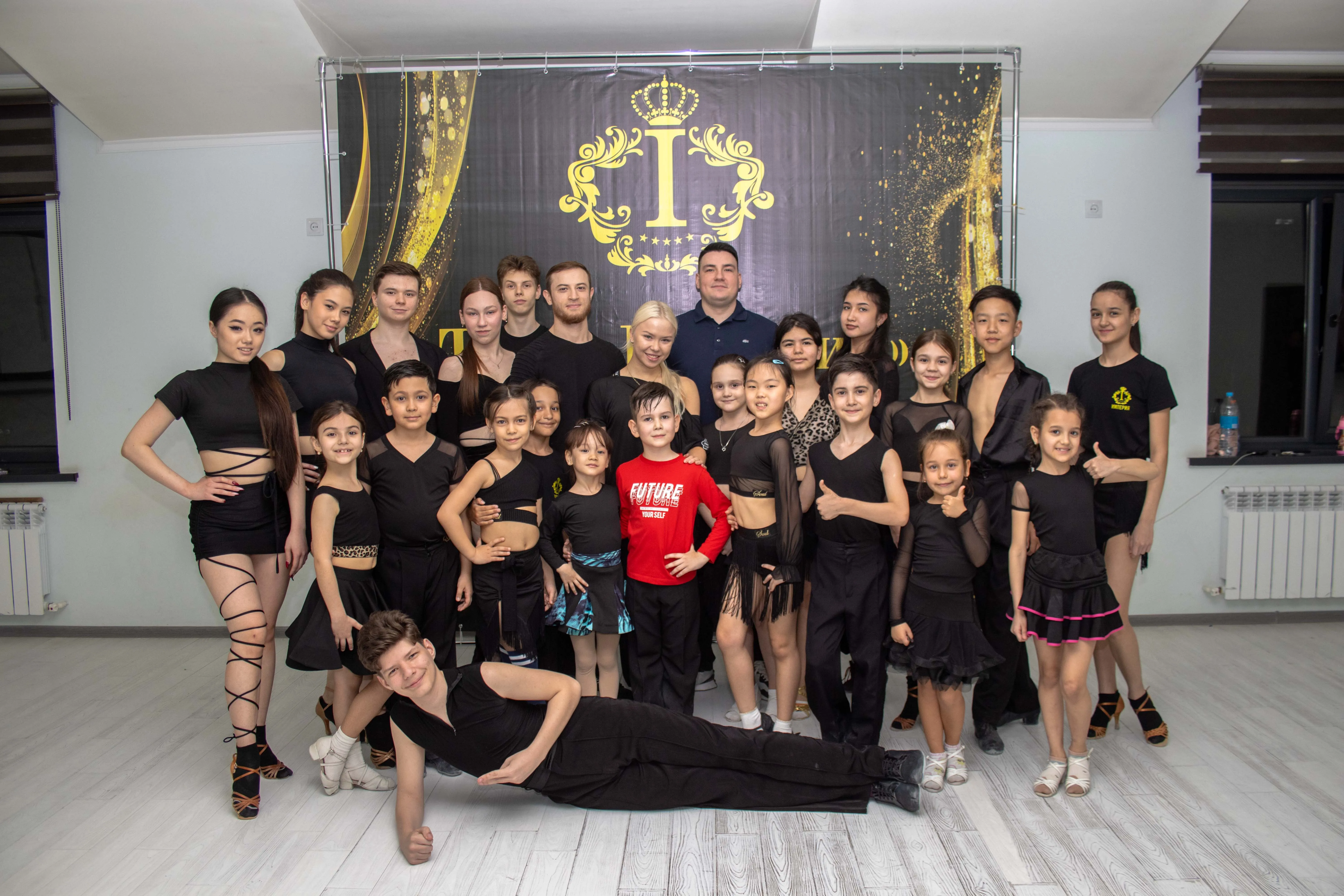 Занятия спортивными бальными танцами в школе Империя