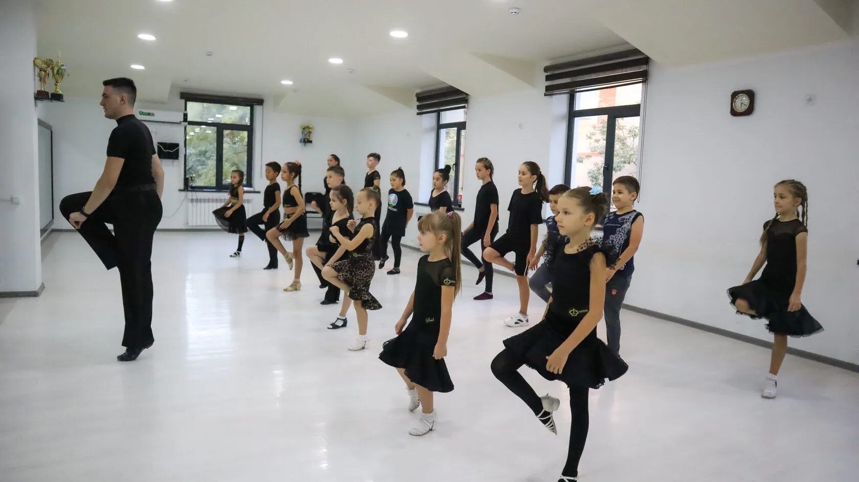 Школа бальных танцев Империя в Ташкенте - выступление учеников